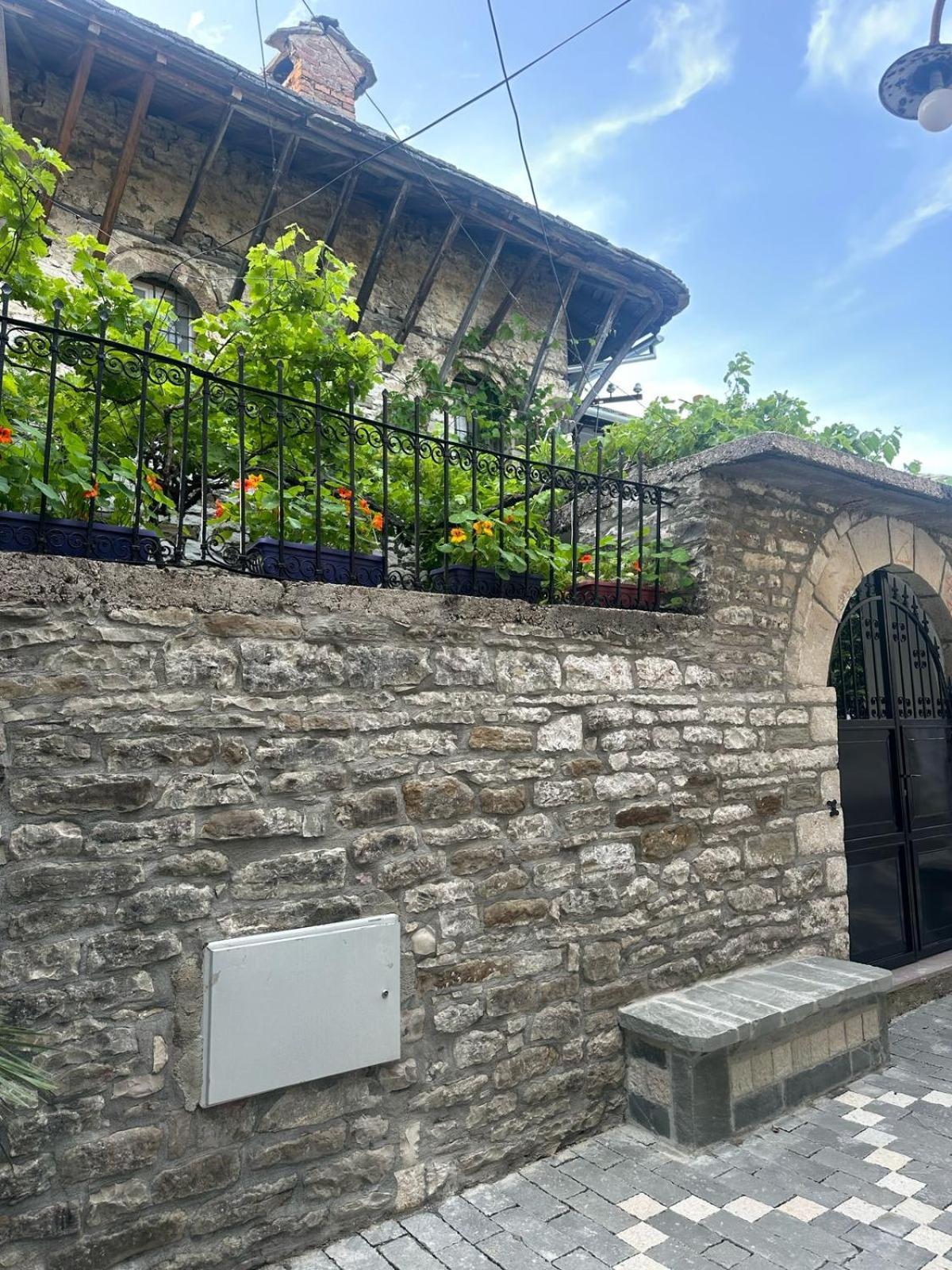 Traditional House Shapllo Gjirokastër Exterior foto